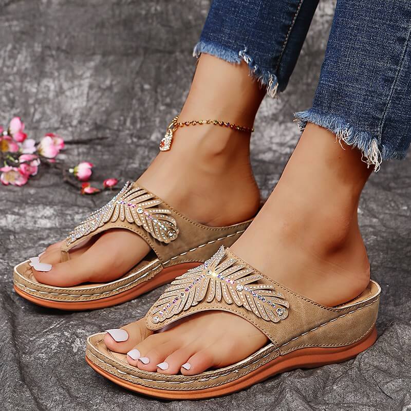 🔥2023 Women Casual  Sandals, Crystal Rome Fashion Clip Toe Slippers