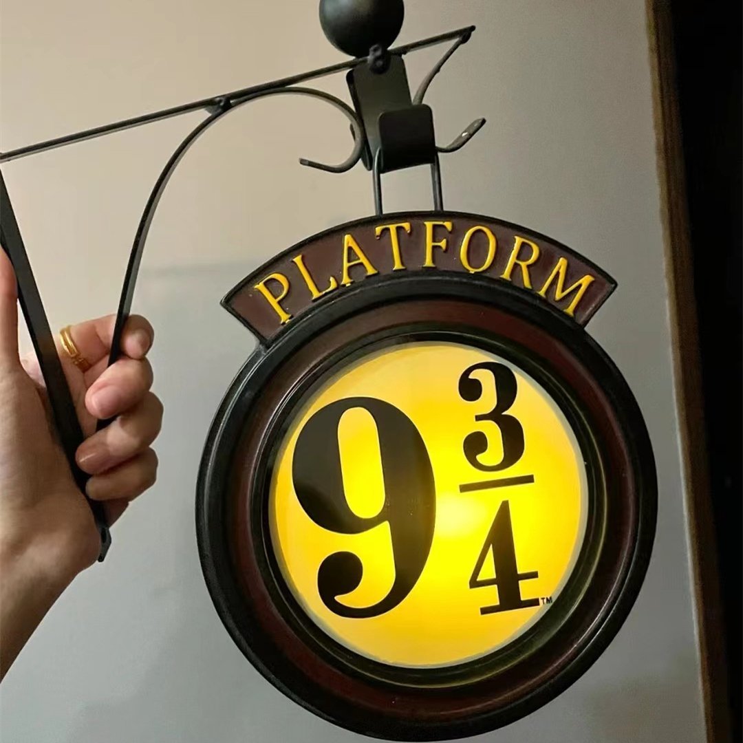 Harry Potter Hanging 9 3/4 Night Light (Un regalo perfecto para los fans)